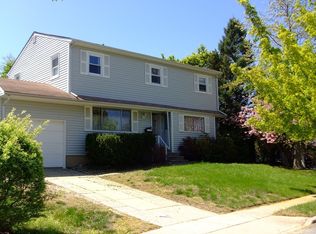 7 Doe Ln, Commack, NY 11725