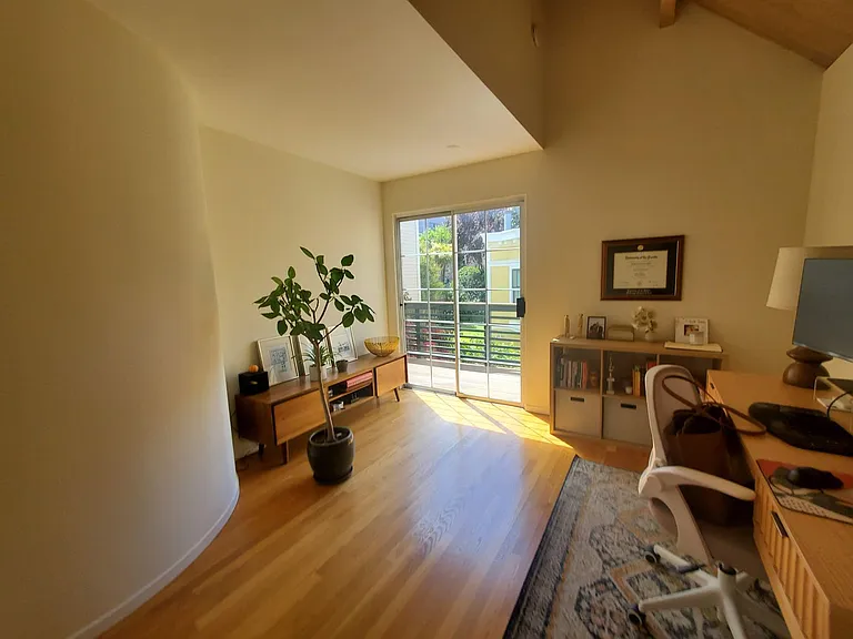 2133 Filbert St — Photo 12
