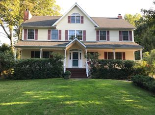 24 Lily Pond Ln, Katonah, NY 10536