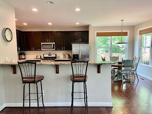 5th image of 712 Wisborough Ct