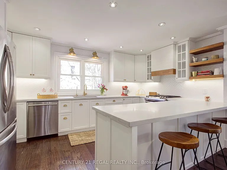 48 Michener Ct — Photo 2