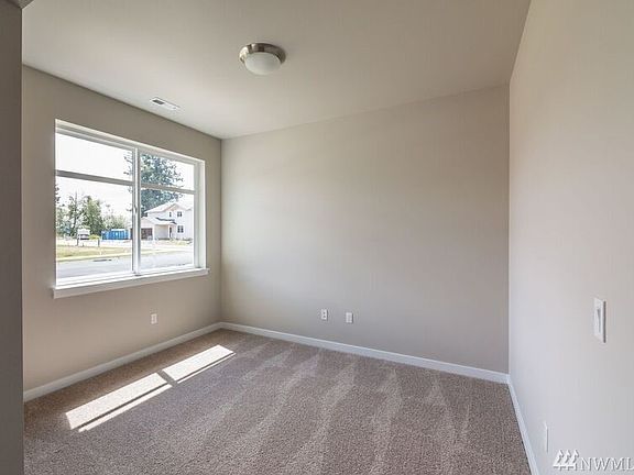 Lot 25 at Cascade Breeze detailing the 2410 sq ft Silverton plan.