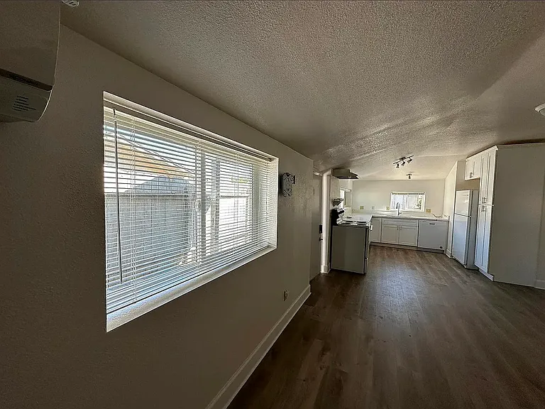1254 Live Oak Ln — Photo 7