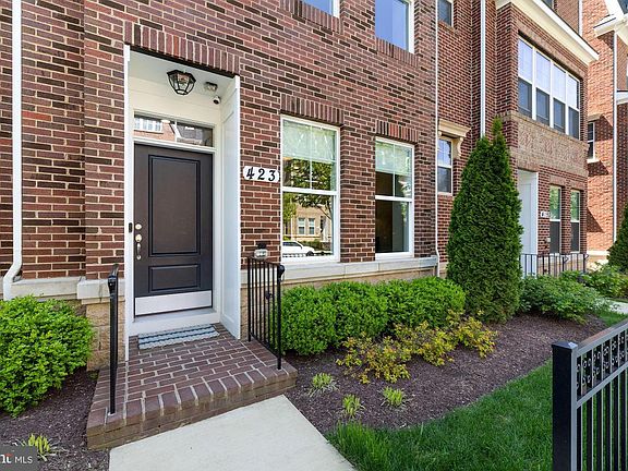 2nd image of 423 Crown Park Ave