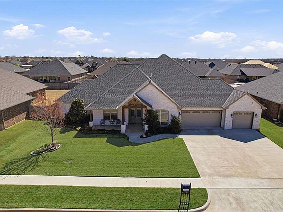 3rd image of 2421 NE Meadowlark Ln
