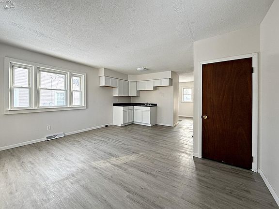 5th image of 171 1st Ave