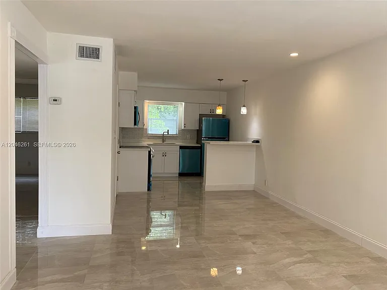 601 SE 5th Ct #208 — Photo 6