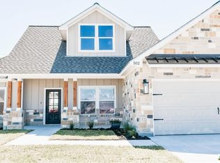 502 Town Hall Ln, Victoria, TX 77904