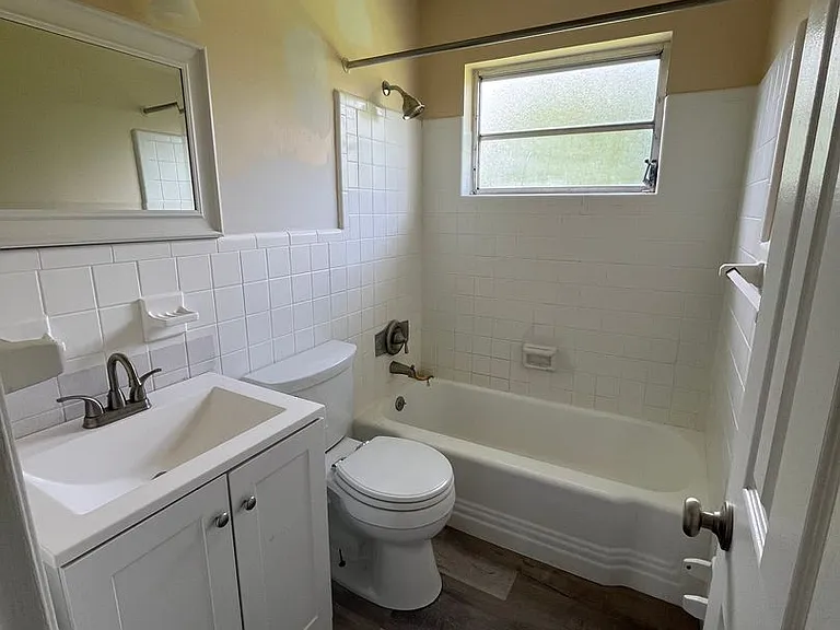 2473 SE Washington St N — Photo 9