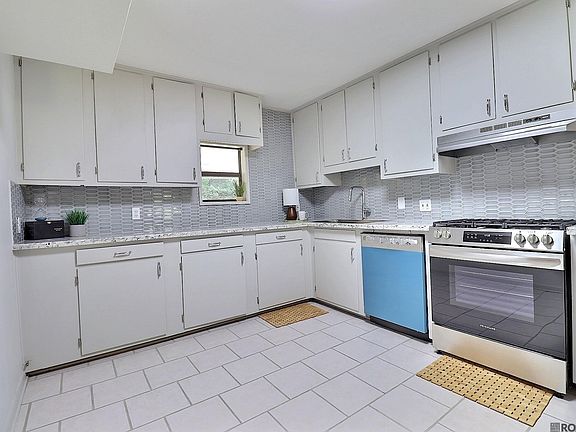 4th image of 1038 Johnston St