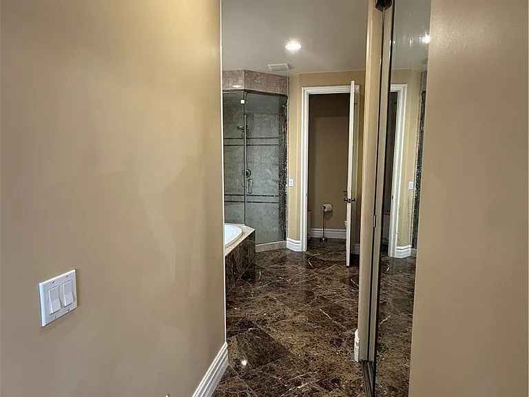 211 Chicago Ave — Photo 4