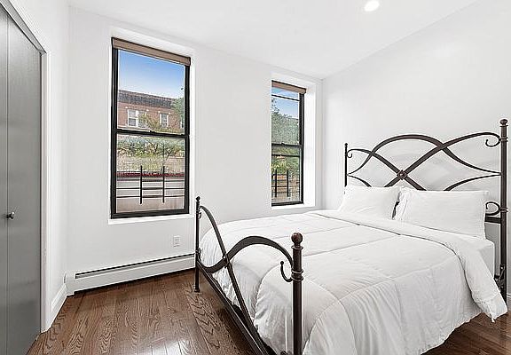 2nd image of 44-45 21st St #3R