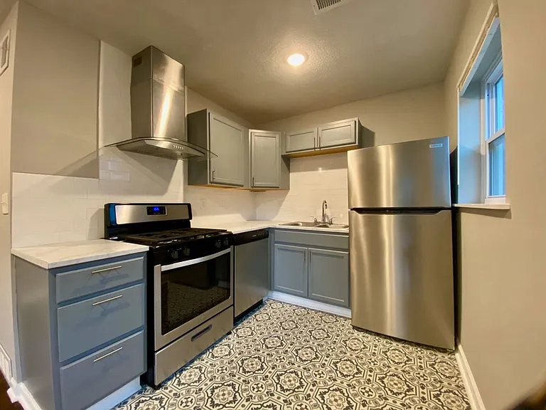Marlborough Apartments — Photo 14