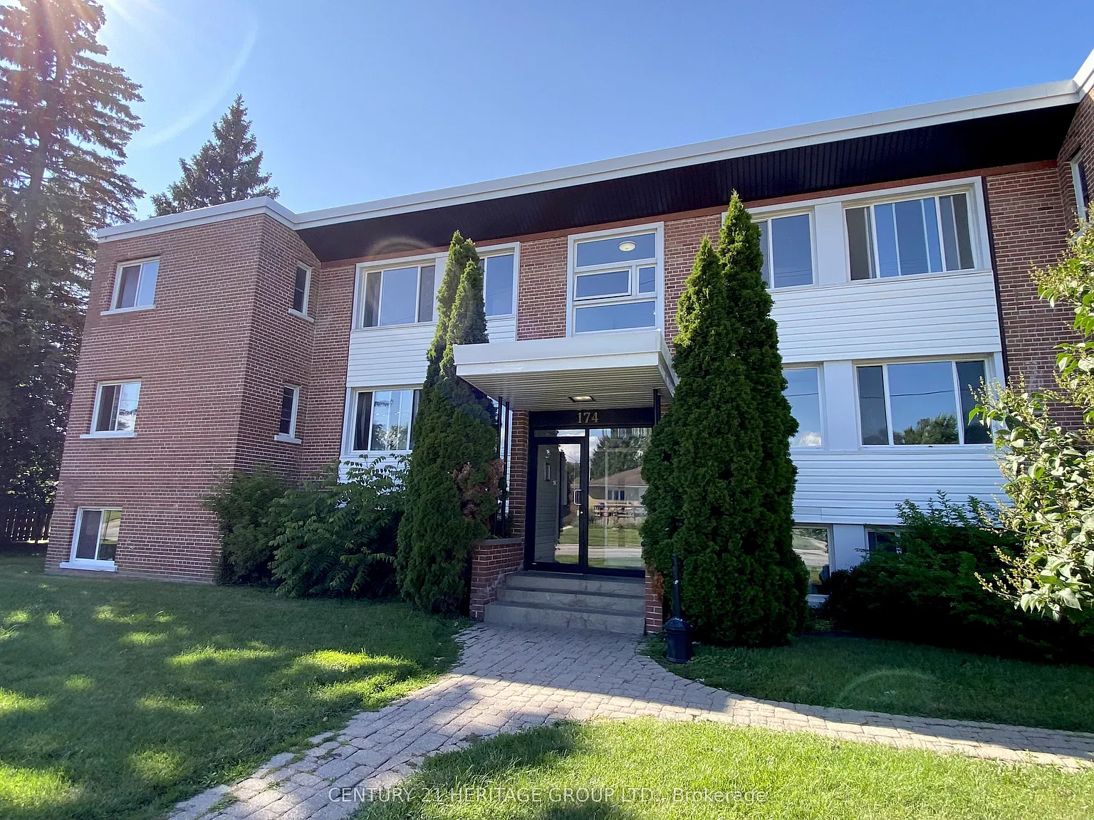 2 bed, $1,899 — Photo 1