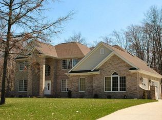 2536 N Thunderbird Ln, Midland, MI 48642