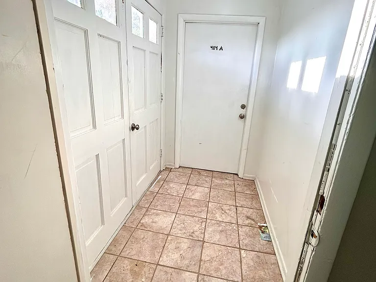 414 Winding Way #B — Photo 4