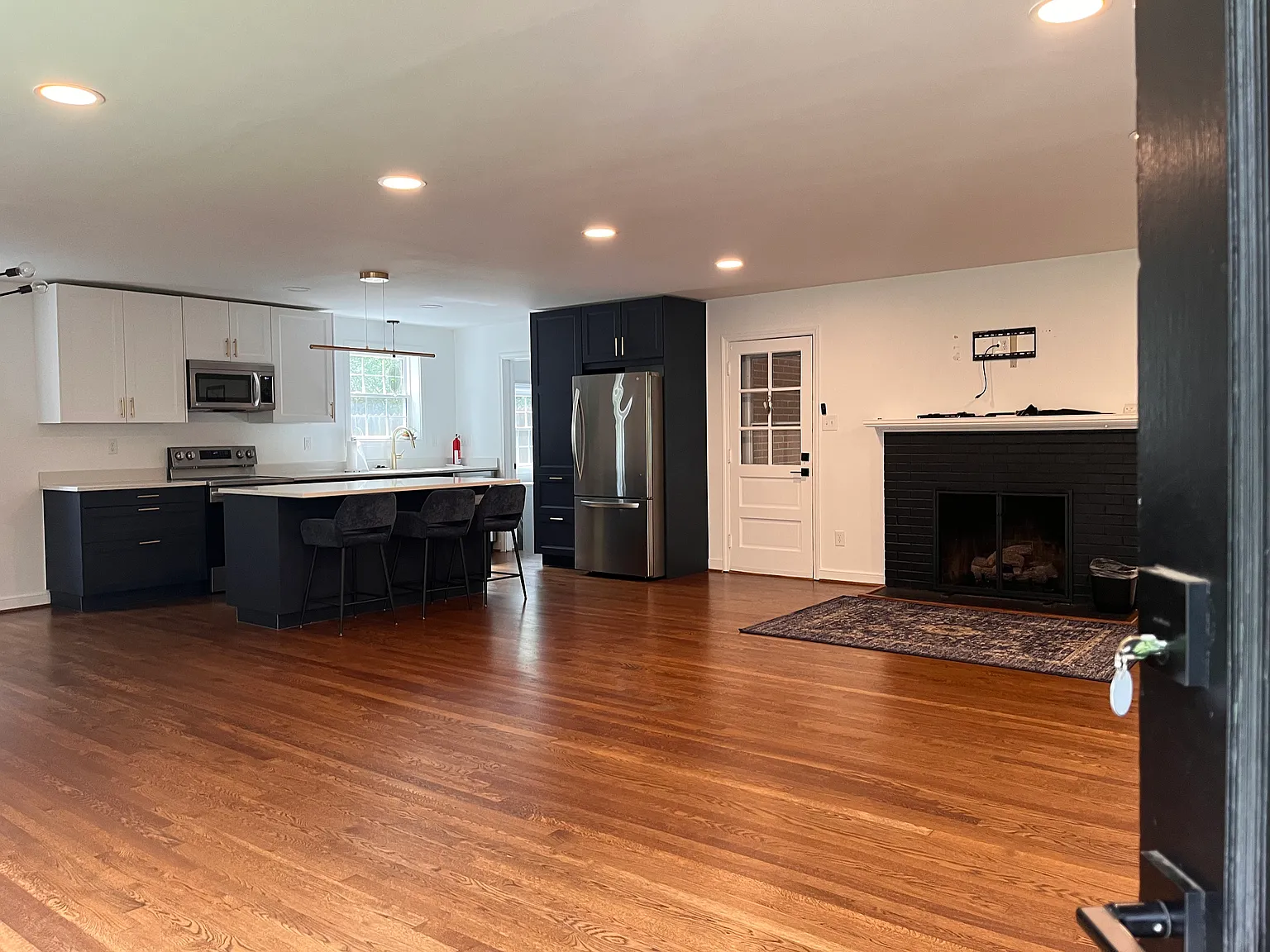 3 bed, 1447 sqft, $2,375 — Photo 3