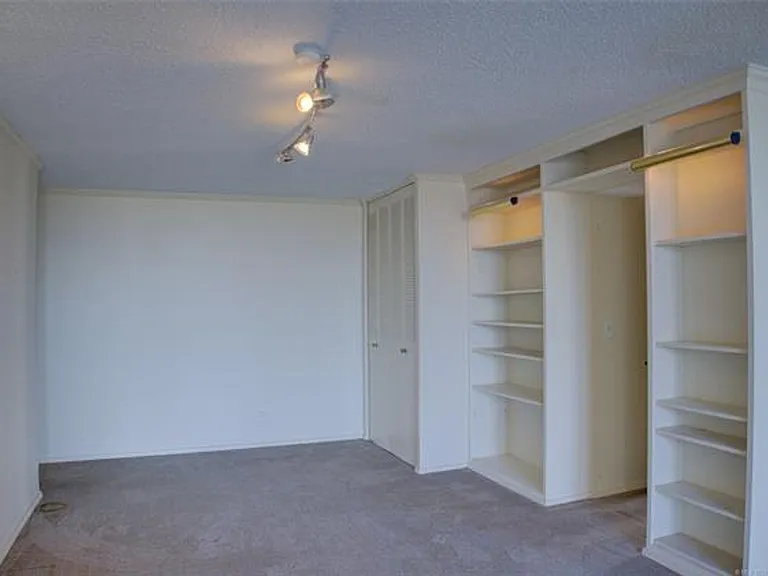 Adorable 2 bed 2 bath in historic Liberty Tower — Photo 8