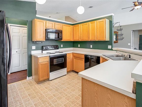 5th image of 659 Stevelynn Cir