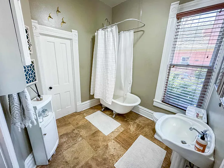 120 W Maple Ave — Photo 9