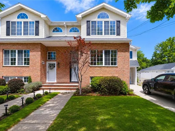 45 Sharrotts Rd, Staten Island, NY 10309