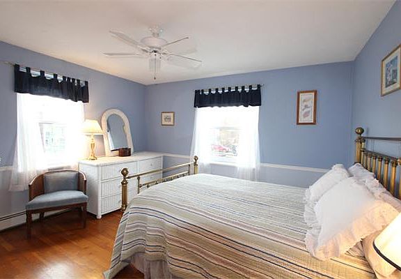 2nd image of 107 Spring St APT 2