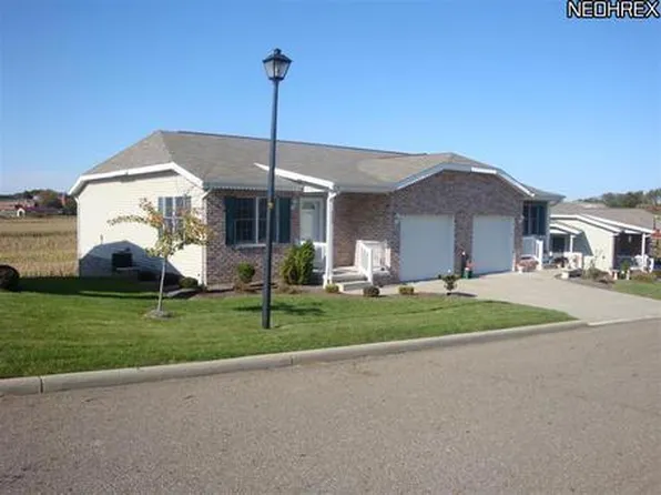 946 McDonald Dr NE, Sugarcreek, OH 44681