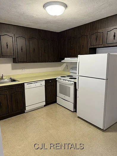 Building Photo - 25 Brooks Park #10