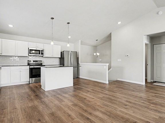4th image of 15952 Stevenson St