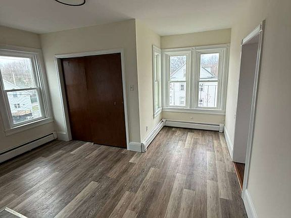 4th image of 258 Chestnut St APT 1