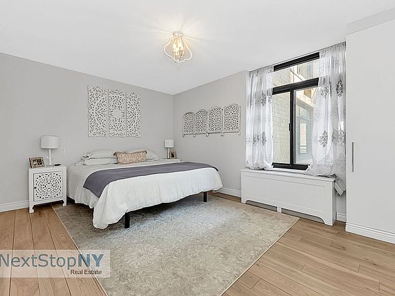 4th image of 400 E 70th St APT 2501