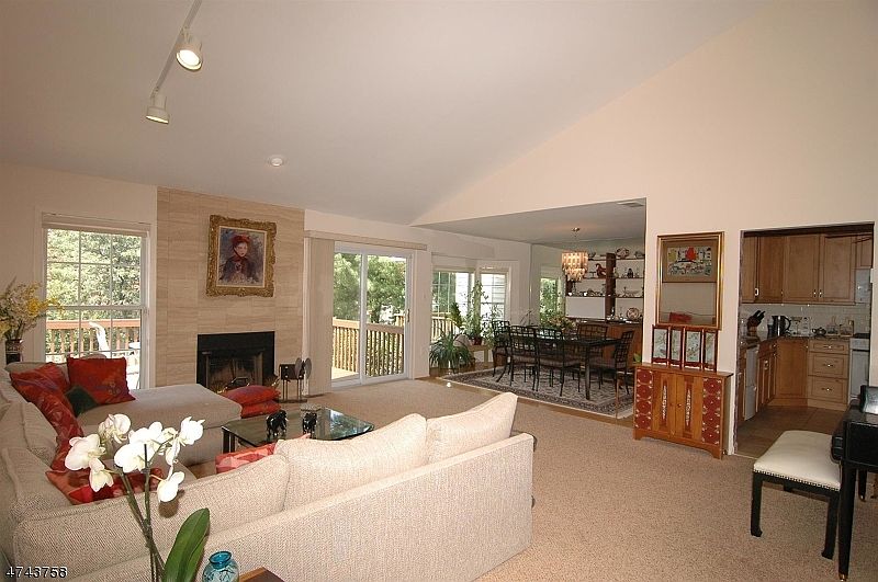 1st image of 93 Giordano Dr