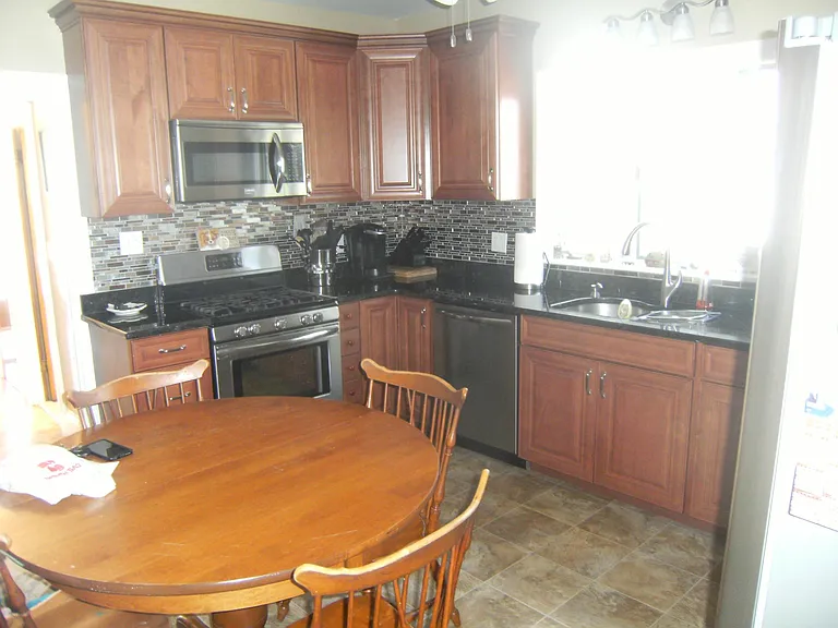16 Sumner Ave — Photo 2