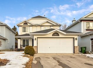 42 NW Douglas Glen Grn SE, Calgary, AB T2Z 2N1