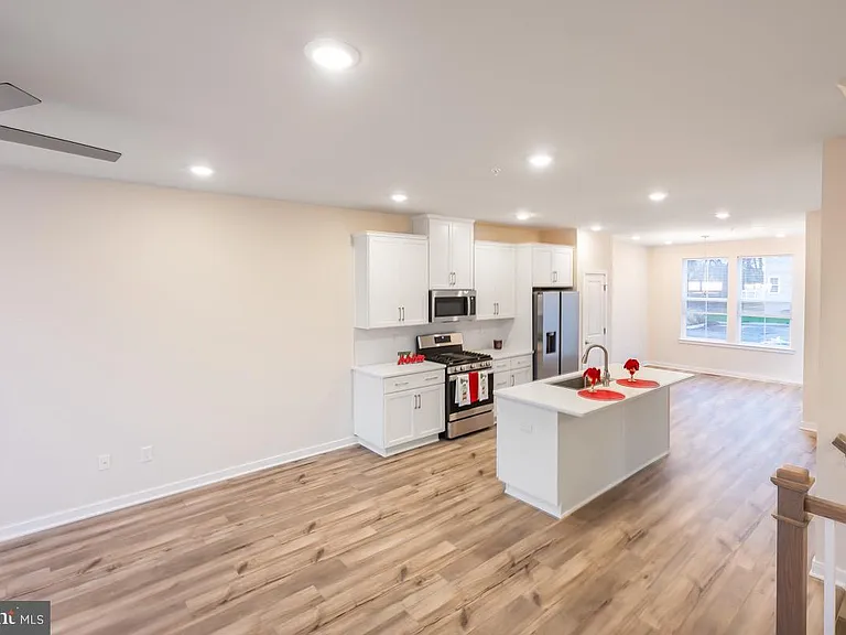 923 Magnolia Ln — Photo 15