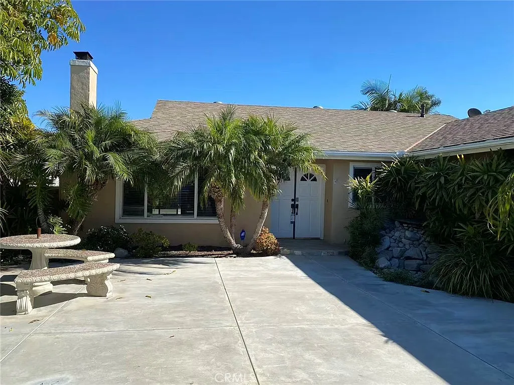 3 bed, 1344 sqft, $5,200 — Photo 3