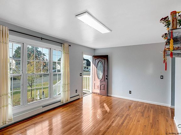 4th image of 63 Melville Ave