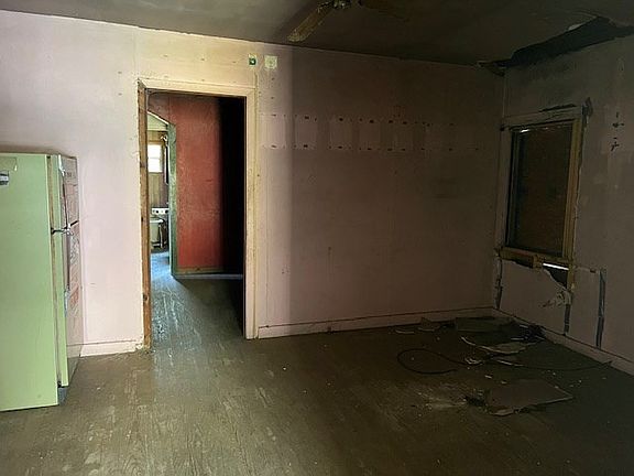 2nd image of 363 W Stiers Ln