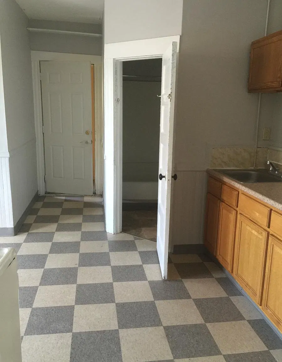 709 Stanley Street — Photo 2