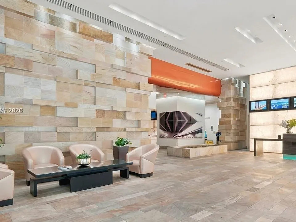 500 Brickell Ave #2504
