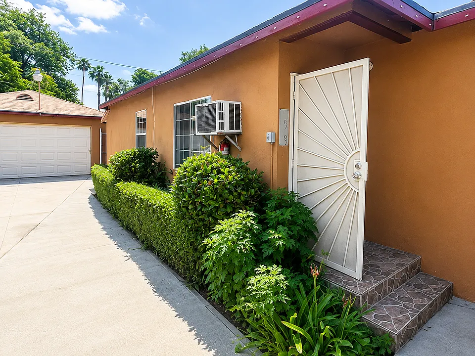 1529 N Genevieve St #1