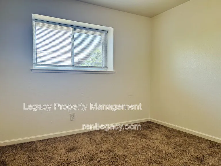 9012 Alderson Ave — Photo 15