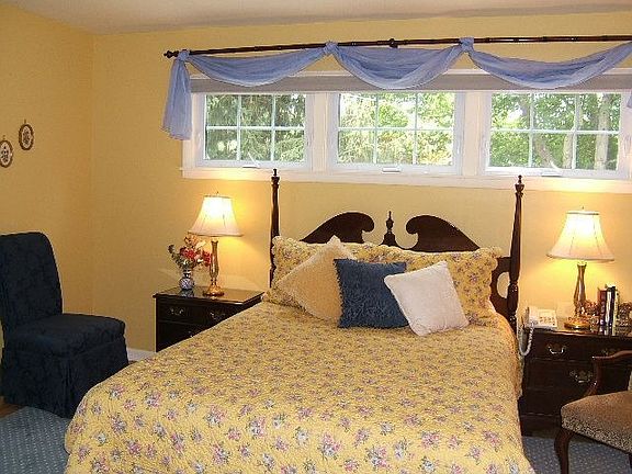 Master Bedroom 15'x13'