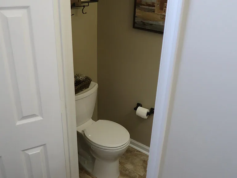 504 Waters Cove Ct — Photo 4