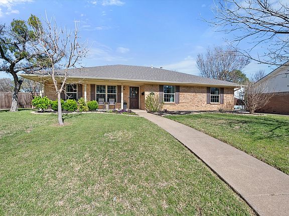 3rd image of 1415 Moss Rose Cir