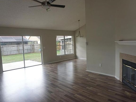 5th image of 1421 Cloverfield Dr