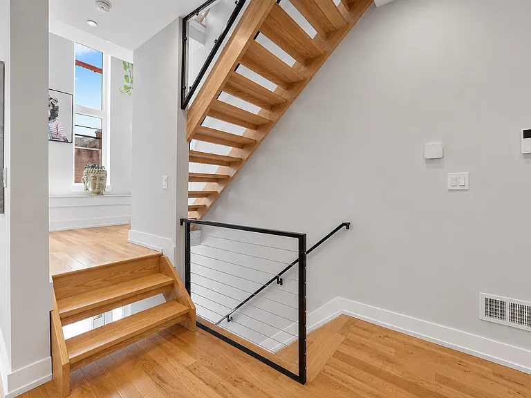 1726 Waterloo St — Photo 11