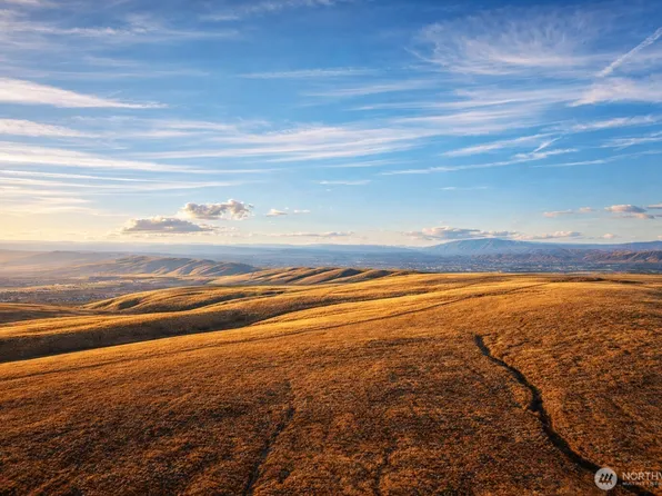 100 Orchard Road, Wapato, WA 98936