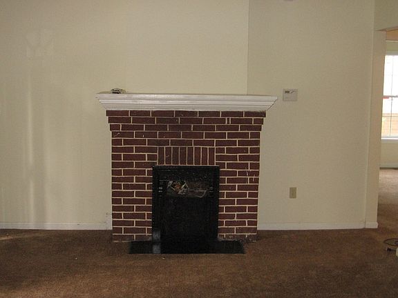 Family Room w/Fireplace