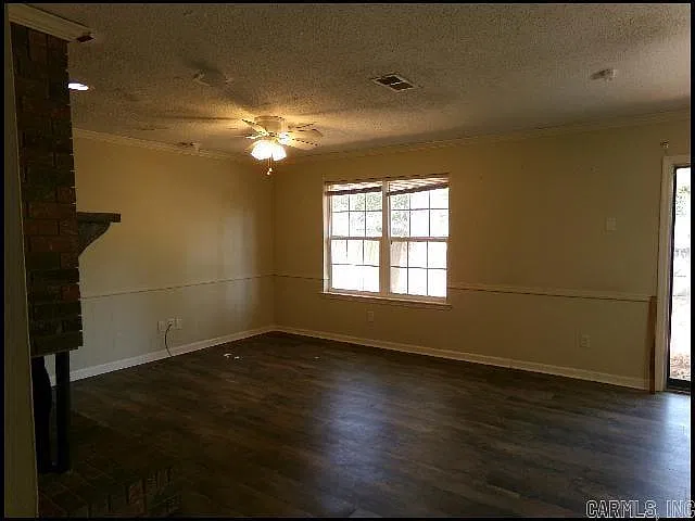 3 bed, 2.0 bath, 1440 sqft, $1,500 — Photo 3